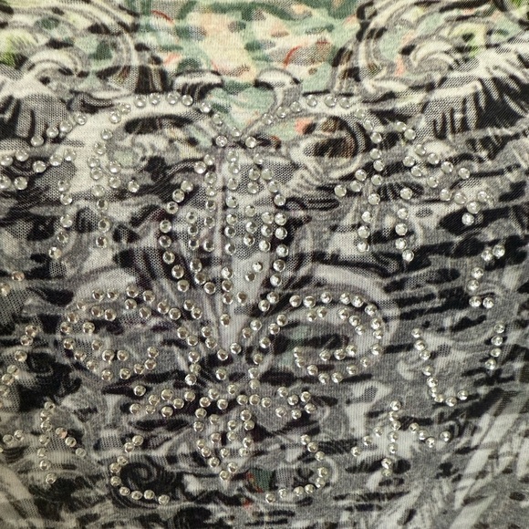 White and Gray Graphic Short Sleeve Tee - Picture 2 of 7